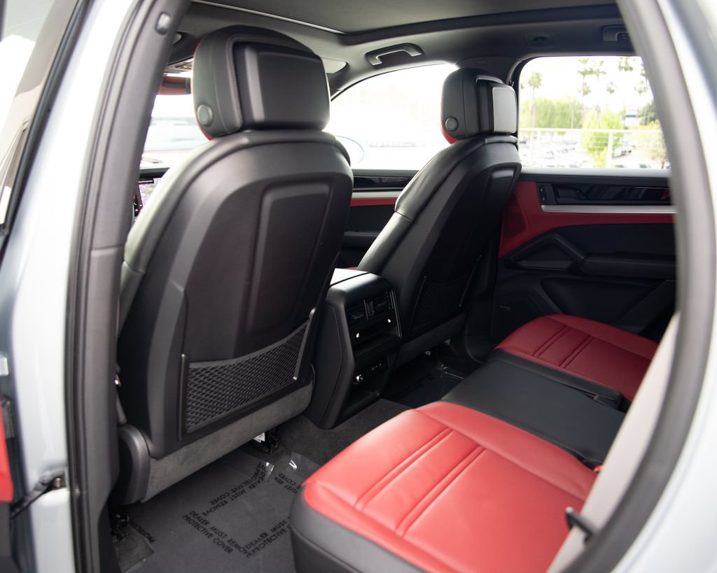 Certified 2026 Porsche Cayenne AWD/4WD image 18