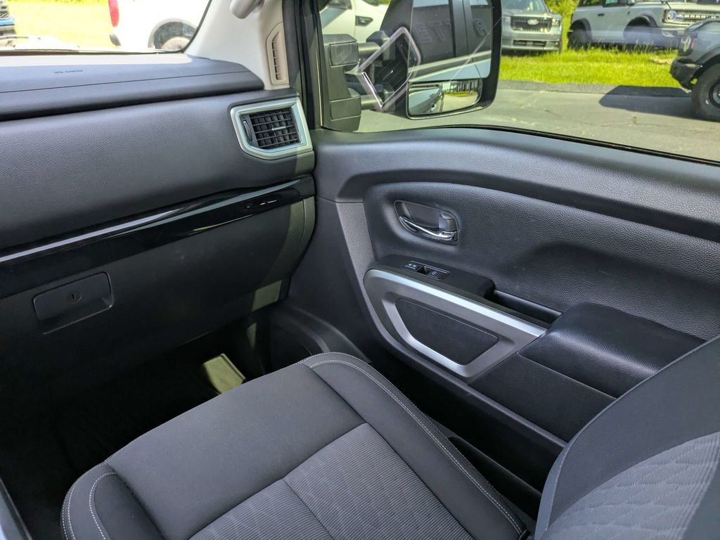 Used 2021 Nissan Titan SV w/ SV Convenience Package AWD/4WD image 17