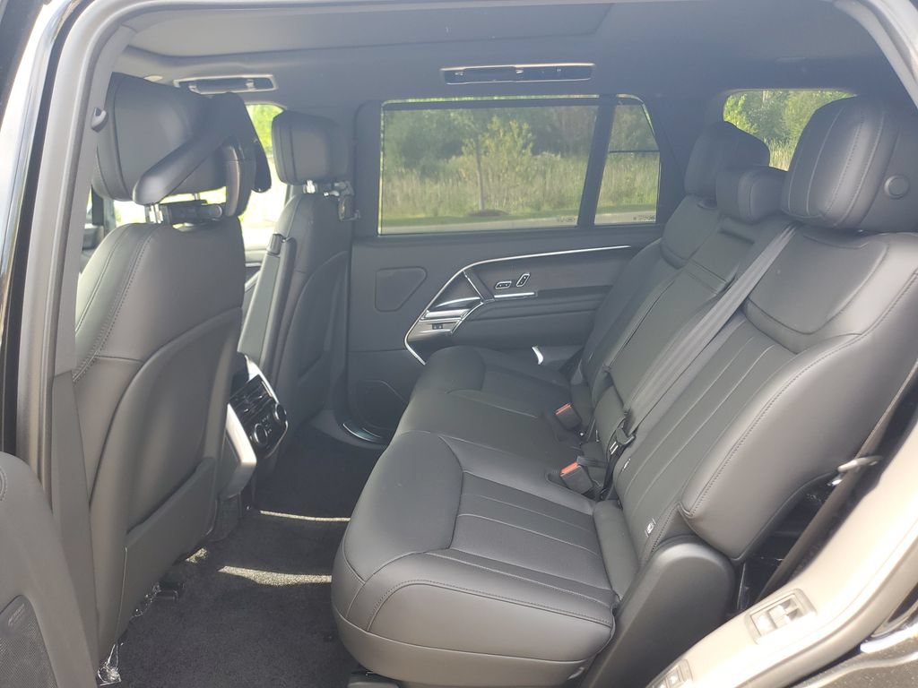 New 2026 Land Rover Range Rover Long Wheelbase SE AWD/4WD image 24