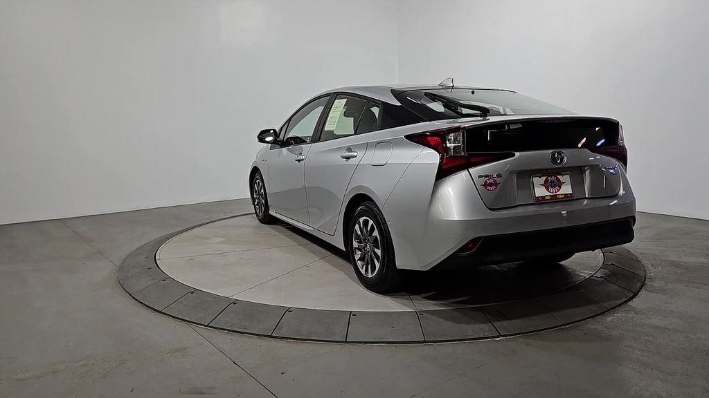 Used 2019 Toyota Prius XLE w/ Premium Convenience Package FWD image 3