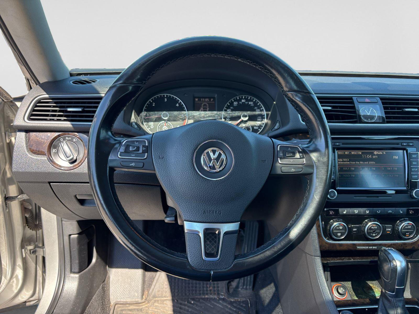 Used 2014 Volkswagen Passat TDI SEL Premium FWD image 11