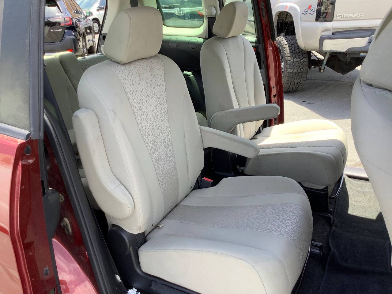 Used 2012 MAZDA MAZDA5 Sport FWD image 29