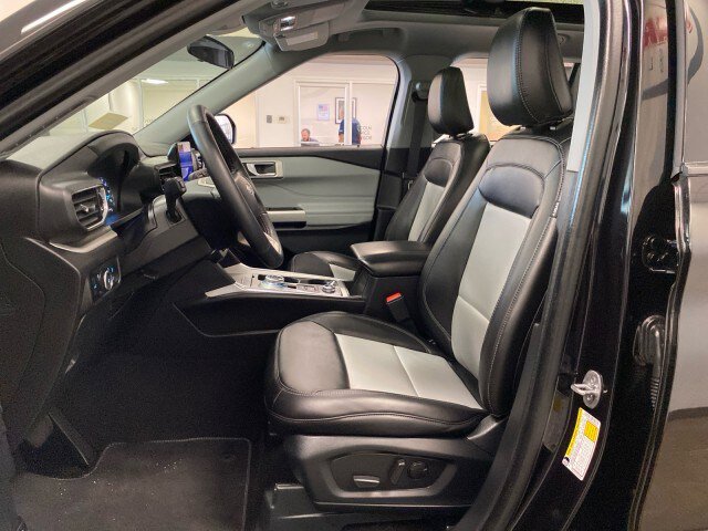 Used 2023 Ford Explorer XLT w/ Equipment Group 202A AWD/4WD image 15