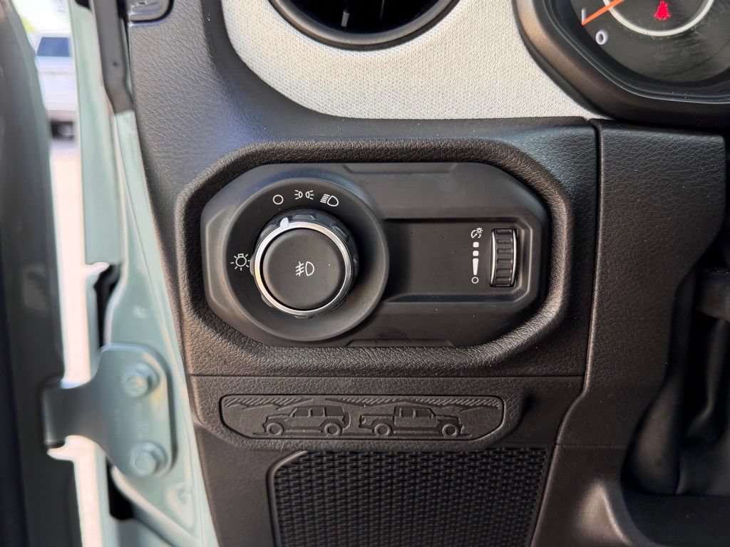 Used 2024 Jeep Wrangler Unlimited Sport AWD/4WD image 29