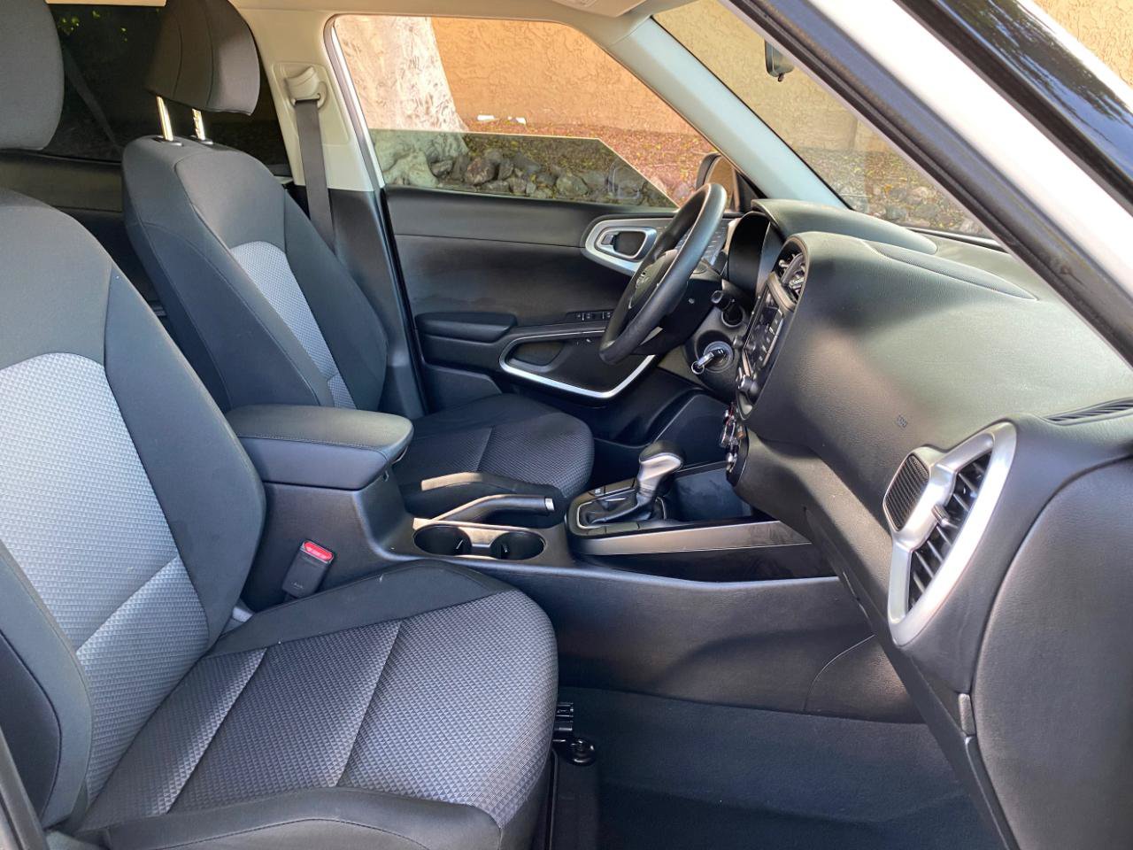 Used 2025 Kia Soul LX w/ LX Technology Package FWD image 47