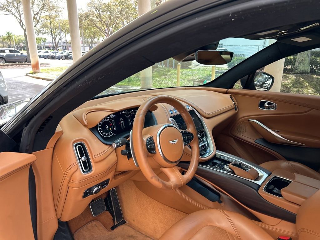 Used 2023 Aston Martin DBX image 7