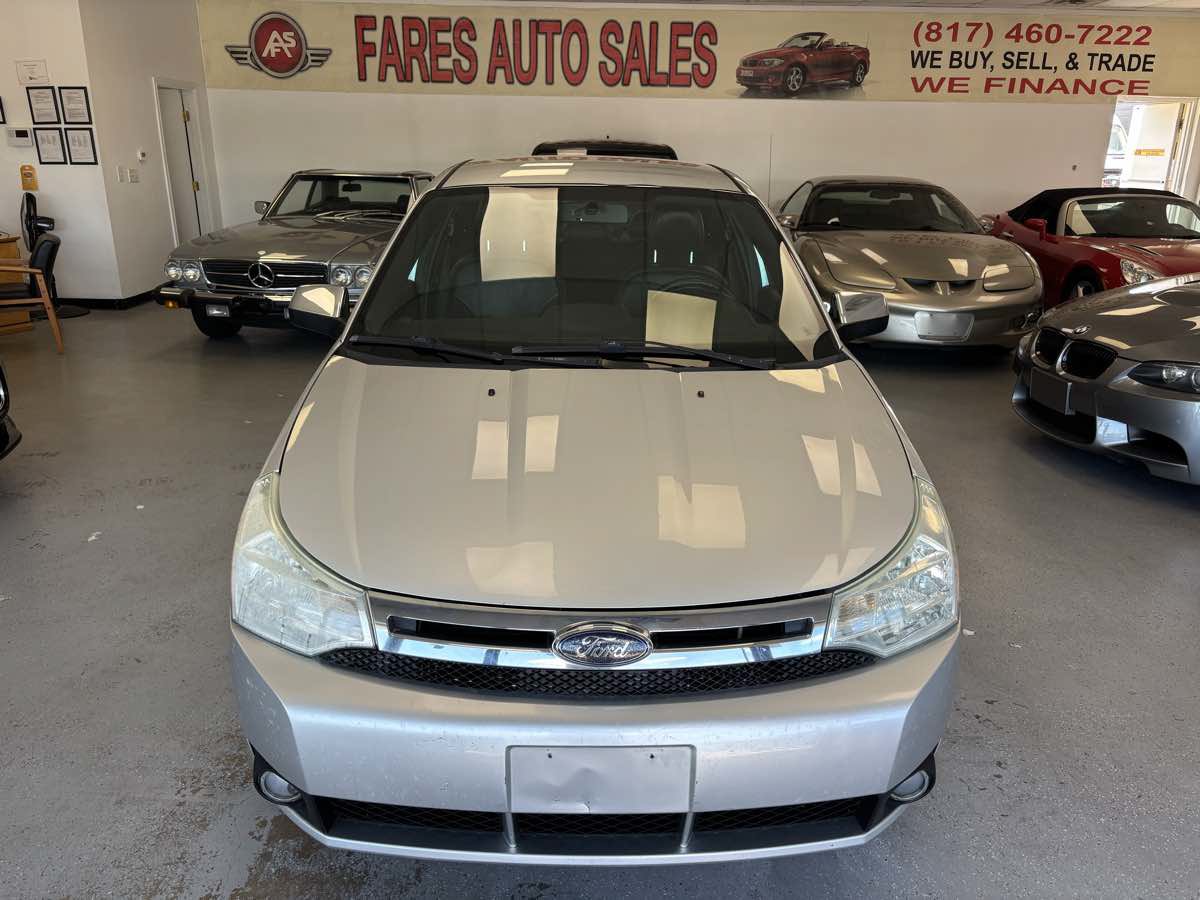 Used 2010 Ford Focus SEL FWD image 1