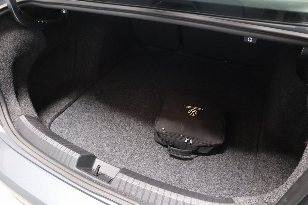 Used 2021 Volkswagen Jetta SE w/ SE Cold Weather Package image 15