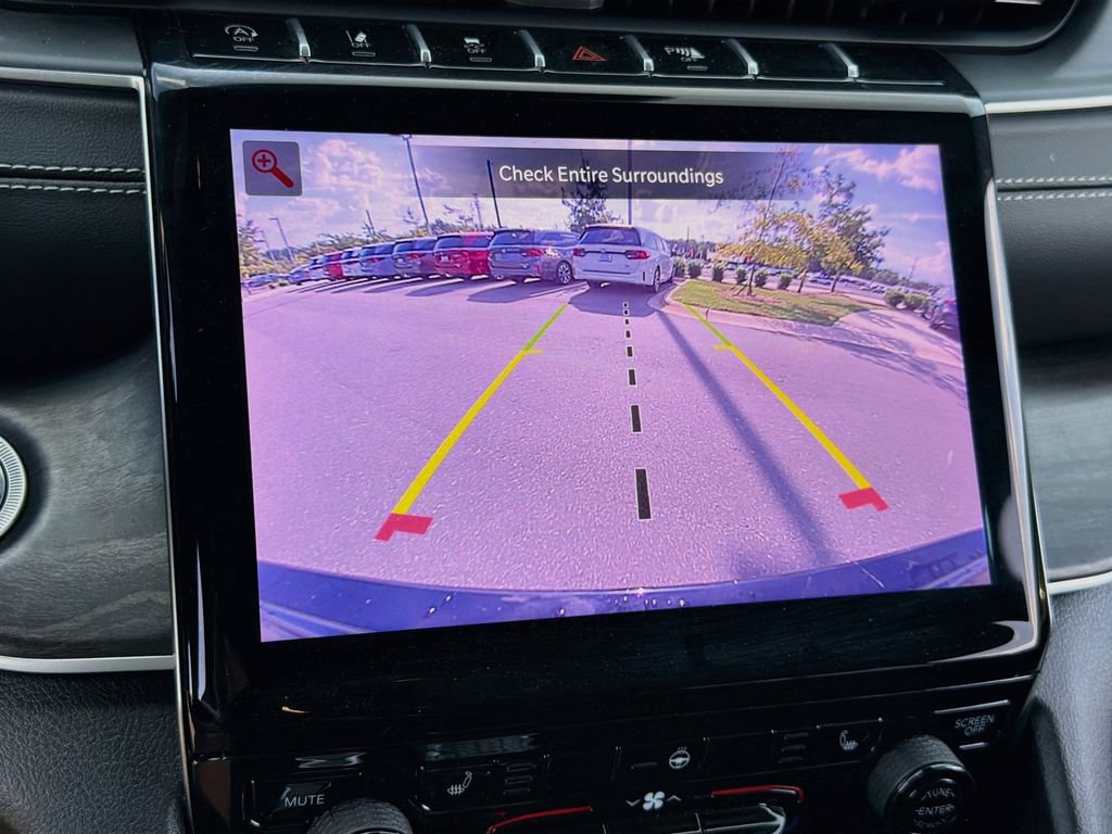 Used 2024 Jeep Grand Cherokee Limited AWD/4WD image 16