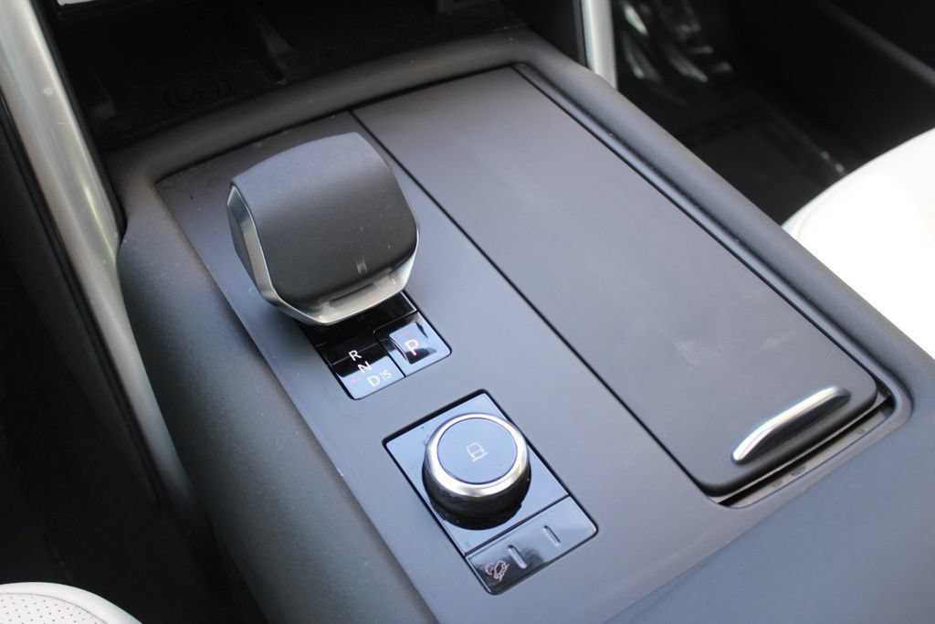 Certified 2025 Land Rover Discovery Dynamic SE AWD/4WD image 27
