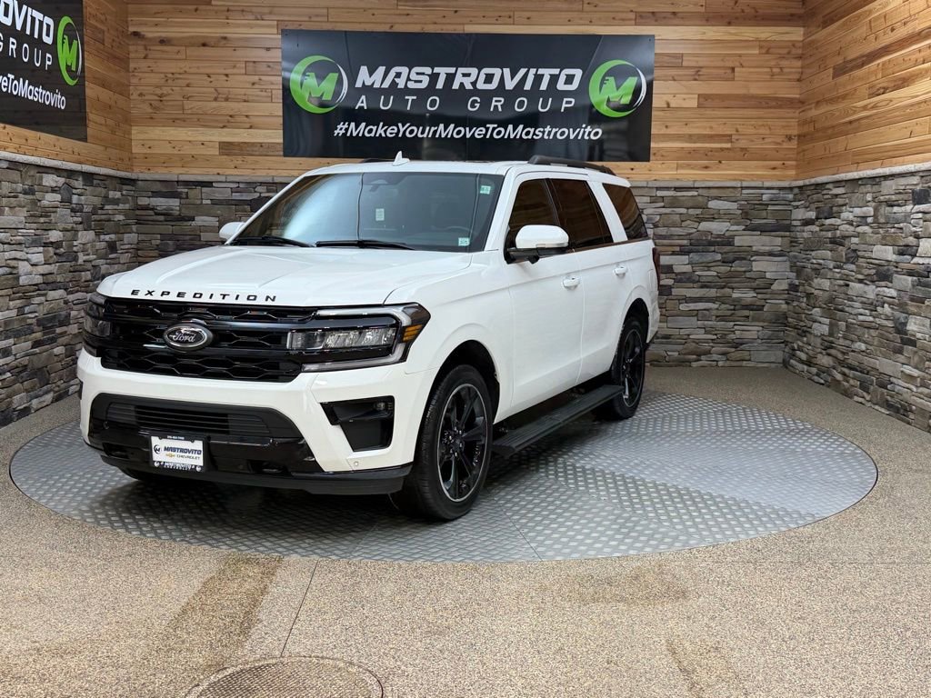 Used 2023 Ford Expedition Limited image 4
