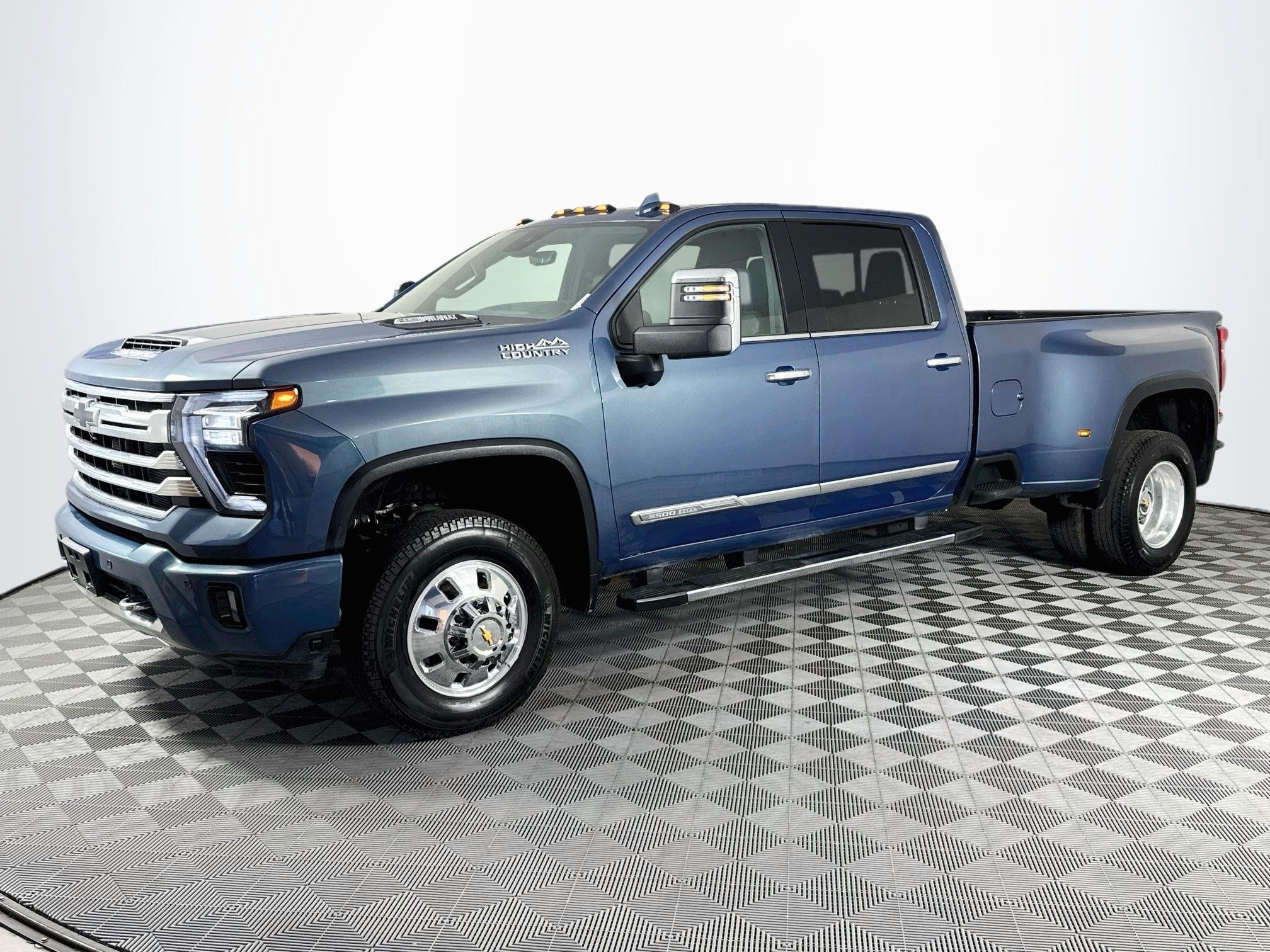 Used 2026 Chevrolet Silverado 3500 High Country w/ High Country Premium Package AWD/4WD image 4