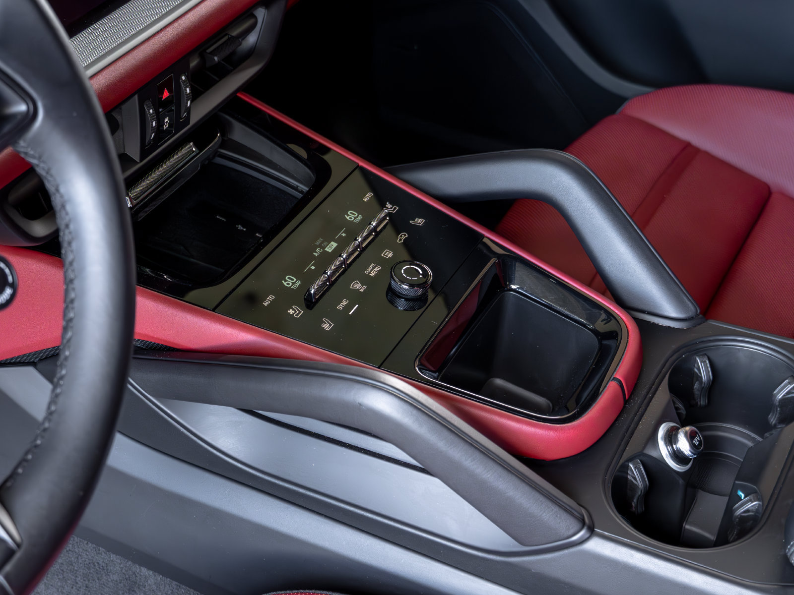 Certified 2025 Porsche Cayenne E-Hybrid Coupe w/ Premium Package Plus AWD/4WD image 36