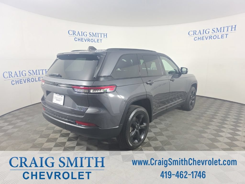 Used 2023 Jeep Grand Cherokee Altitude AWD/4WD image 5