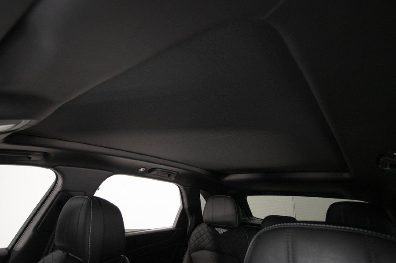 Used 2017 Bentley Bentayga image 41