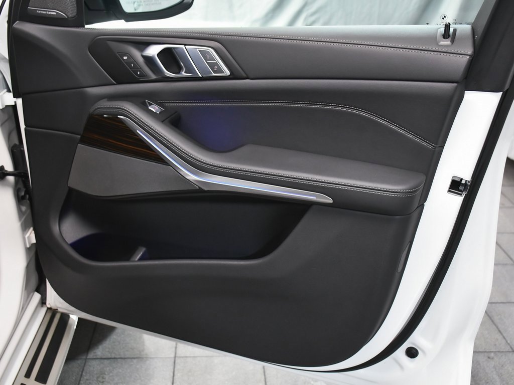 Used 2026 BMW X7 xDrive40i image 16