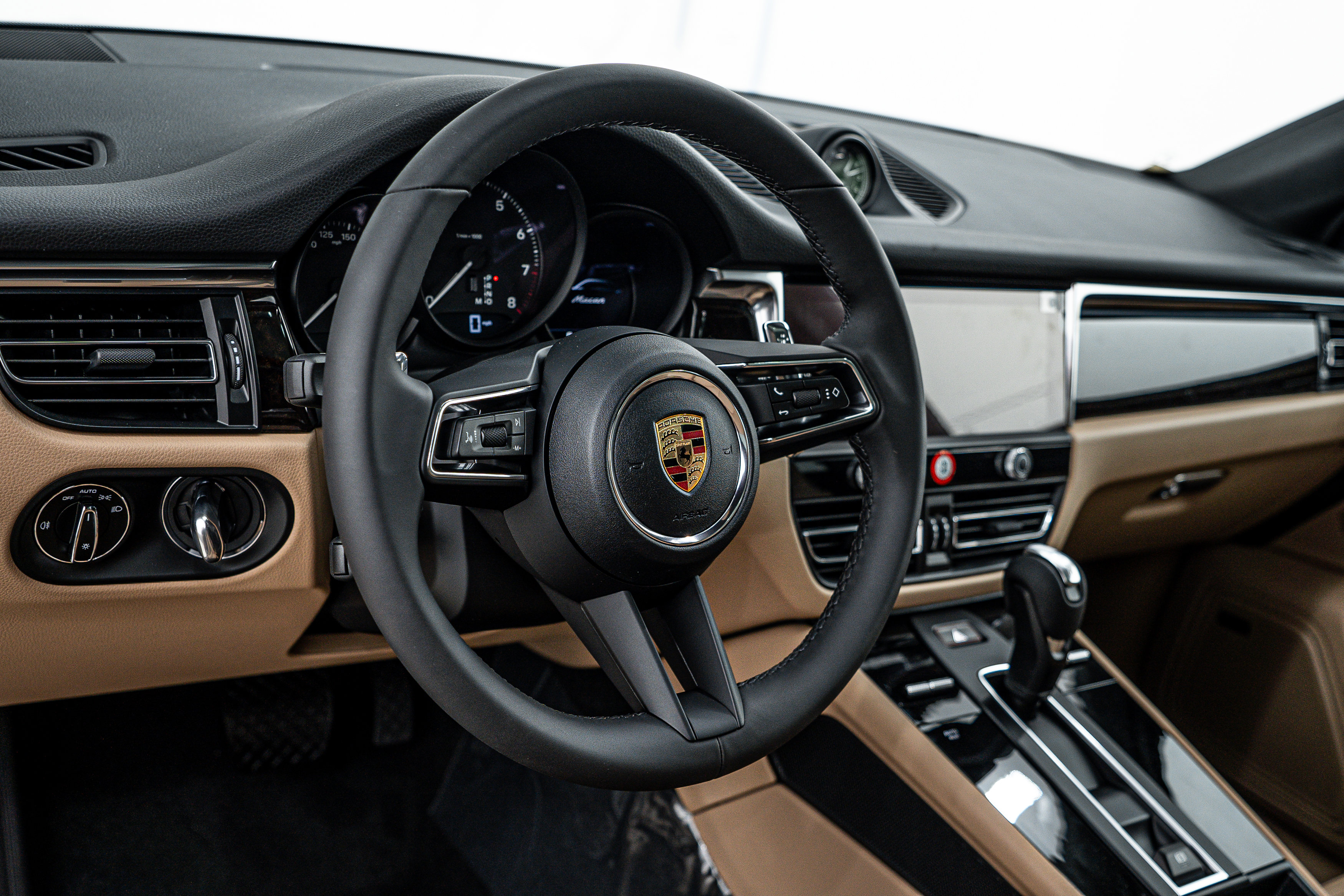 Certified 2026 Porsche Macan AWD/4WD image 16