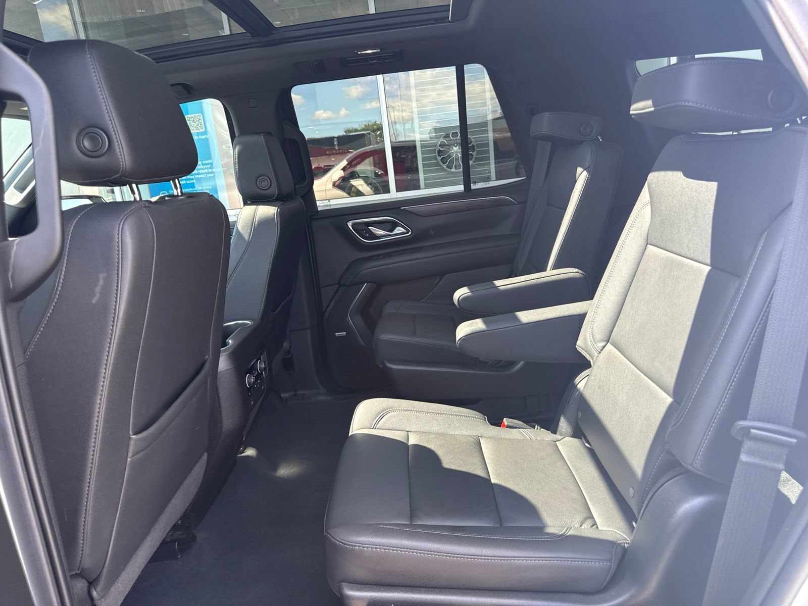 Used 2022 Chevrolet Tahoe LT w/ Luxury Package AWD/4WD image 19