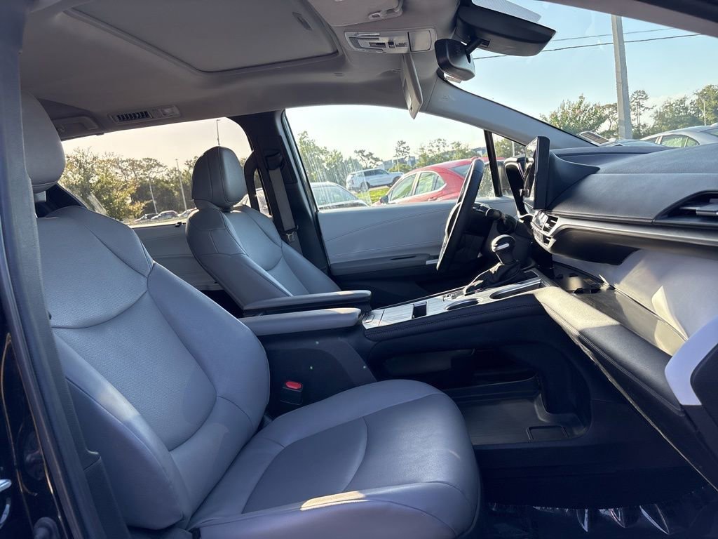 Used 2025 Toyota Sienna XLE FWD image 23