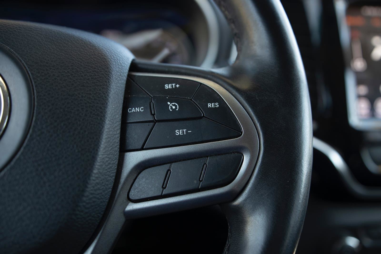 Used 2020 Jeep Cherokee Limited AWD/4WD image 7