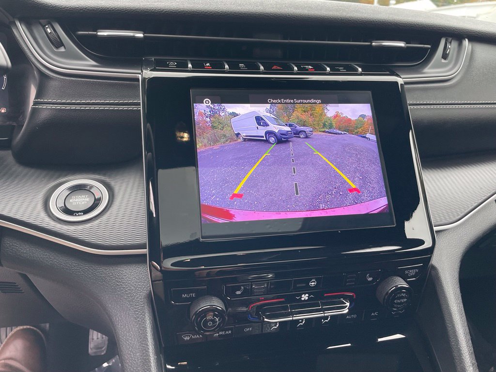 Used 2023 Jeep Grand Cherokee Altitude AWD/4WD image 22