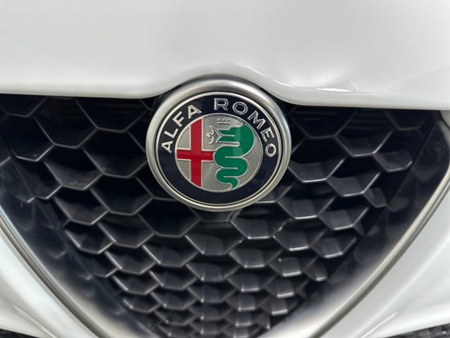 Used 2022 Alfa Romeo Giulia Ti image 9