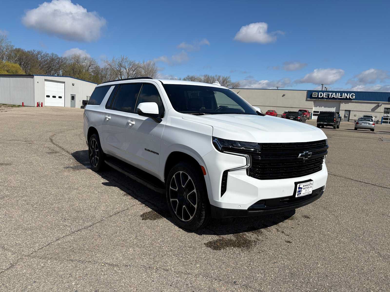 Used 2024 Chevrolet Suburban RST w/ Luxury Package AWD/4WD image 2