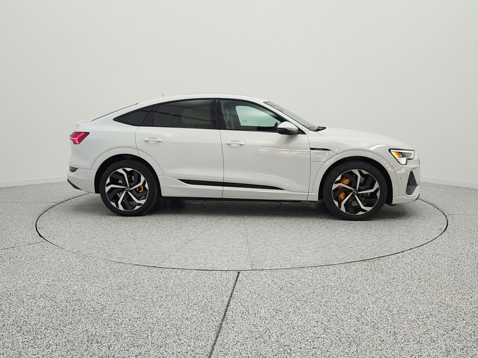 Used 2023 Audi e-tron Premium Plus w/ Premium Plus Package AWD/4WD image 4