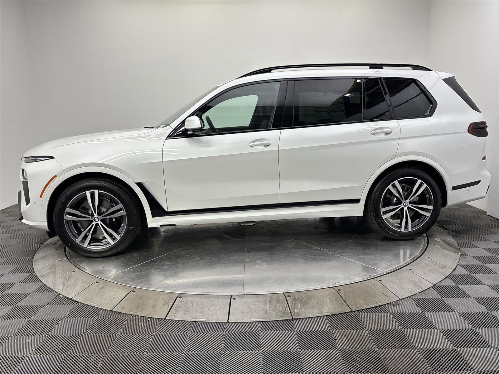 New 2026 BMW X7 xDrive40i w/ M Sport Package image 16