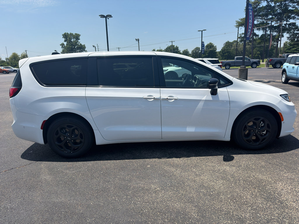 Used 2024 Chrysler Pacifica Limited FWD image 5