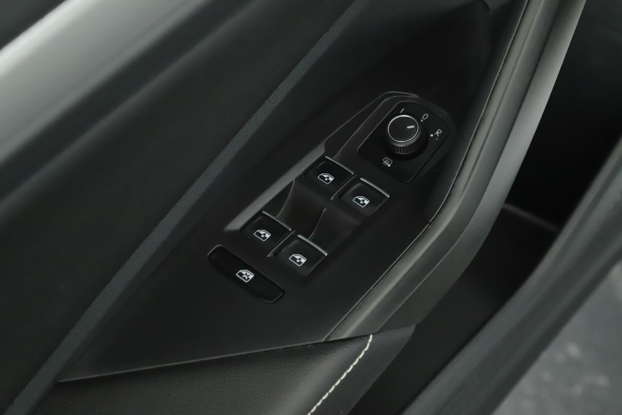 Used 2024 Volkswagen Jetta Sport image 6