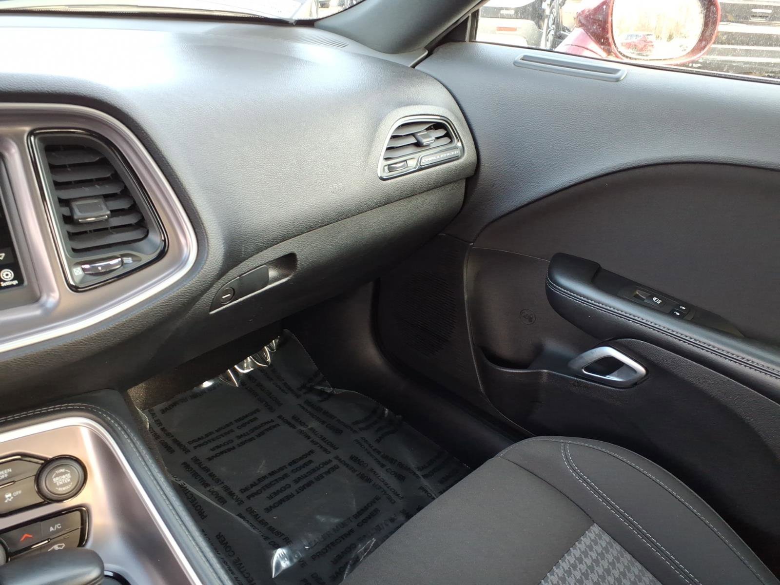 Used 2022 Dodge Challenger SXT image 21