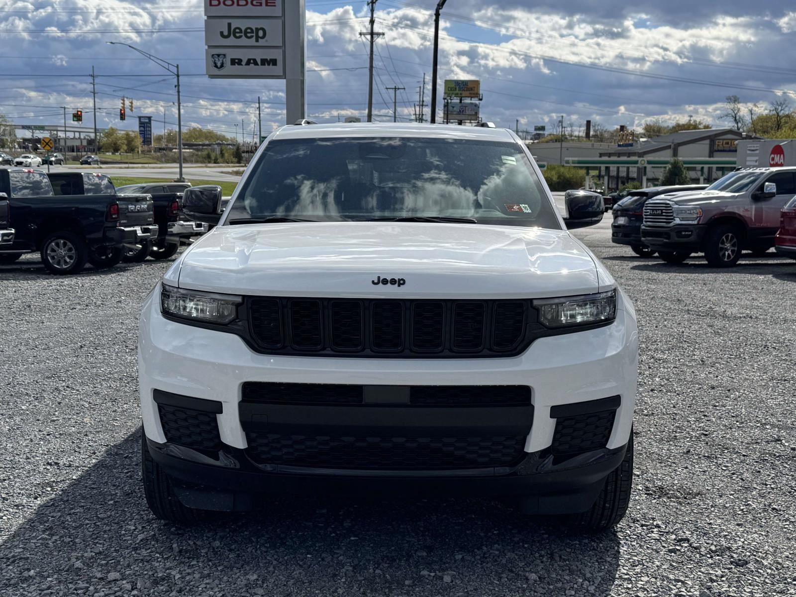 New 2025 Jeep Grand Cherokee L Laredo AWD/4WD image 23
