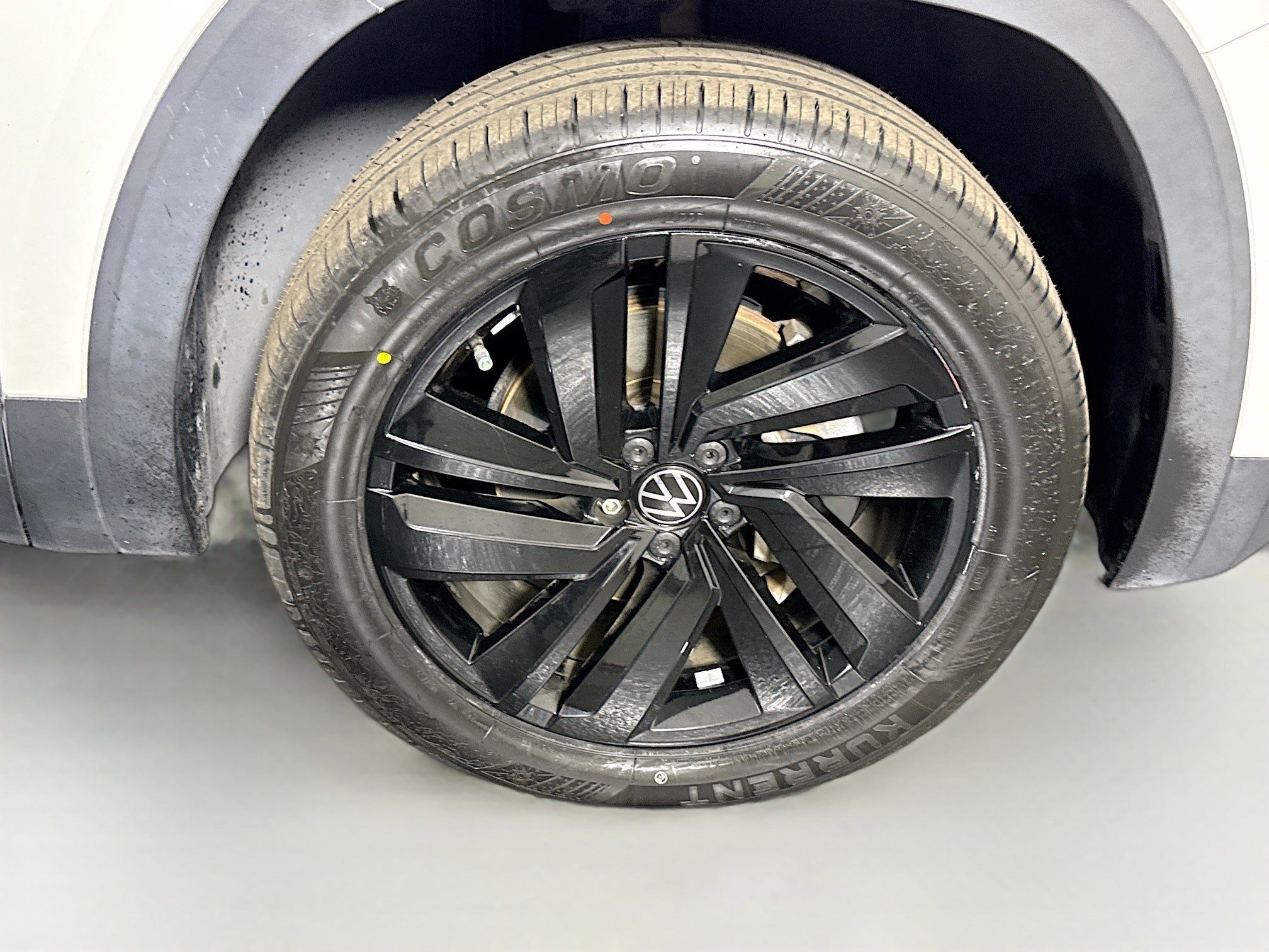 Used 2023 Volkswagen Atlas Cross Sport SE FWD image 32
