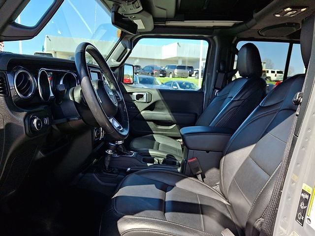 Used 2023 Jeep Wrangler Unlimited Sahara AWD/4WD image 13