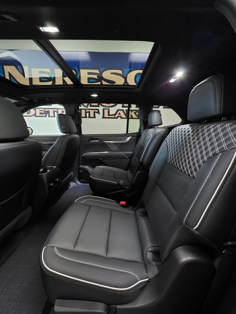 Used 2026 GMC Acadia Denali AWD/4WD image 10