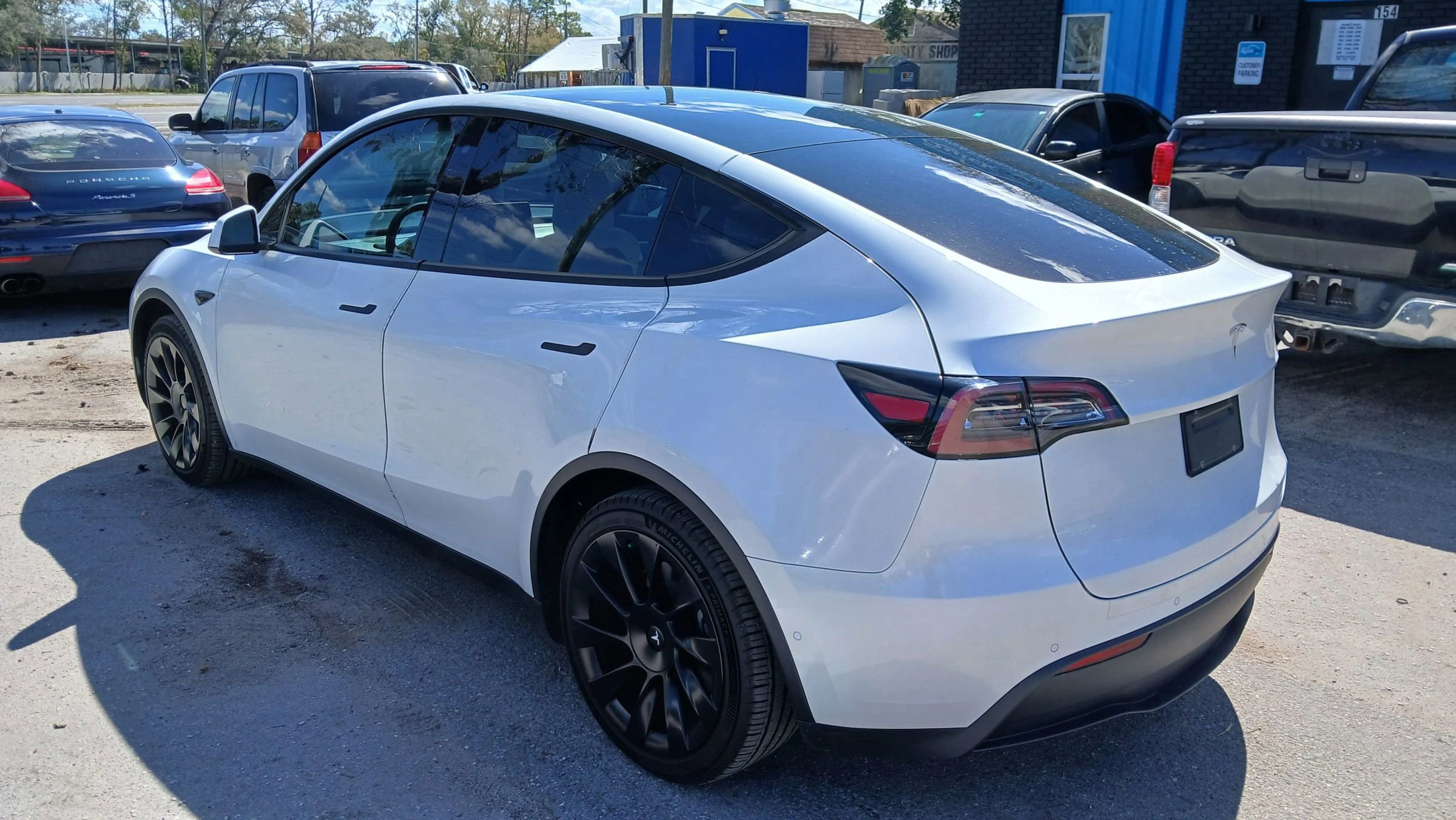 Used 2020 Tesla Model Y Long Range image 3