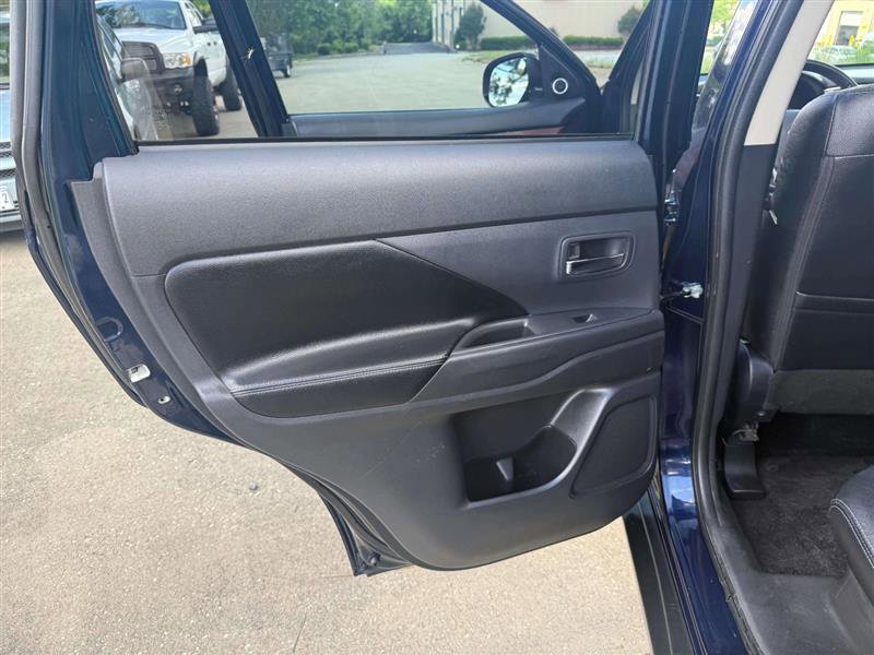 Used 2014 Mitsubishi Outlander GT image 18