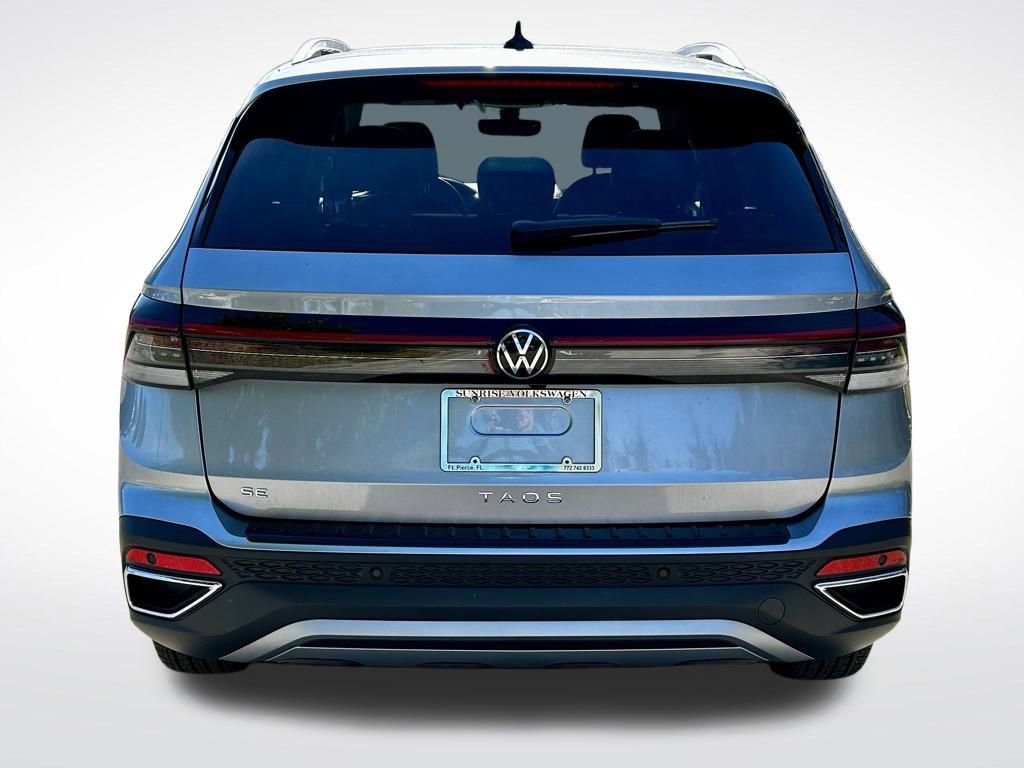 New 2026 Volkswagen Taos SE image 6