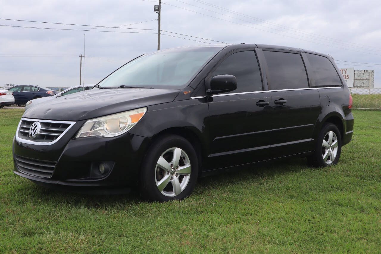 Used 2010 Volkswagen Routan SE