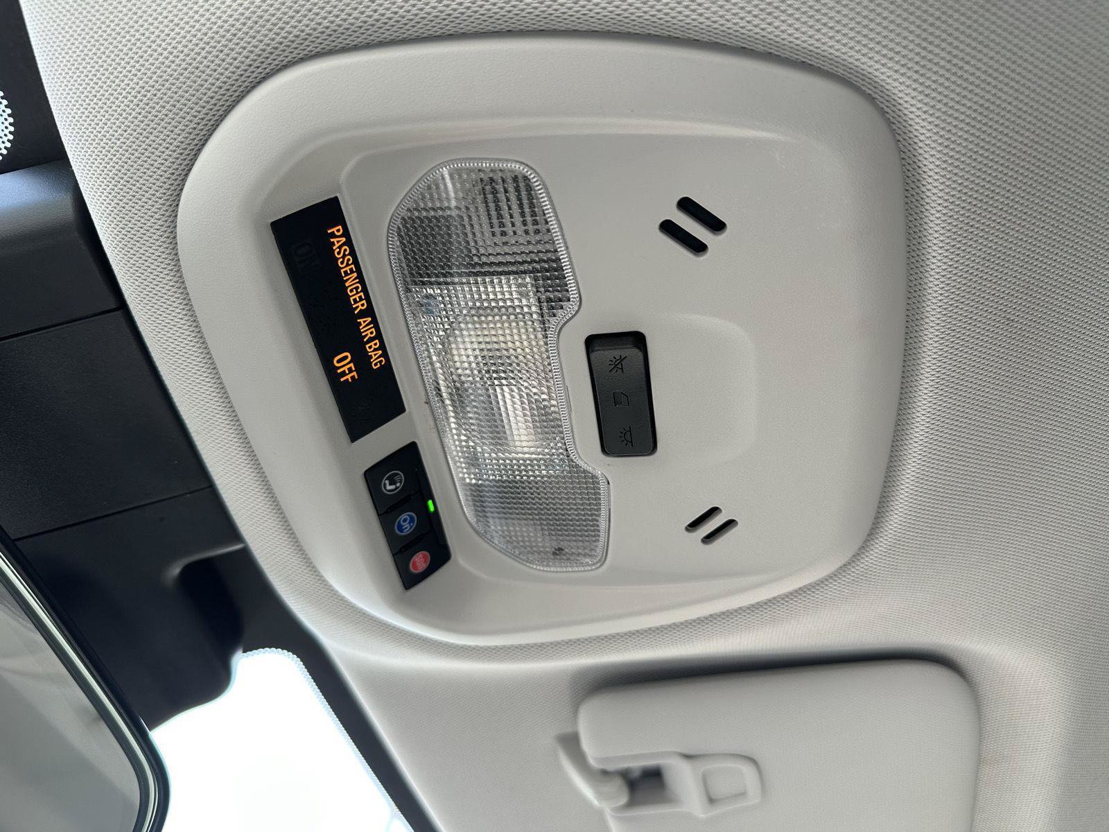 Used 2025 Chevrolet Trax LT FWD image 30