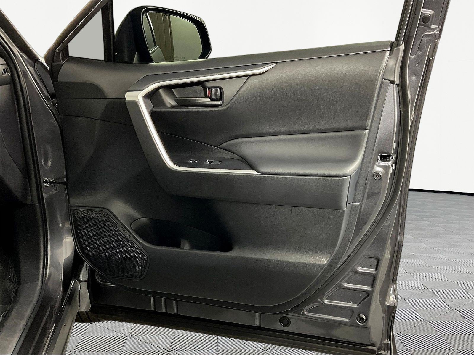 Used 2024 Toyota RAV4 LE AWD/4WD image 27