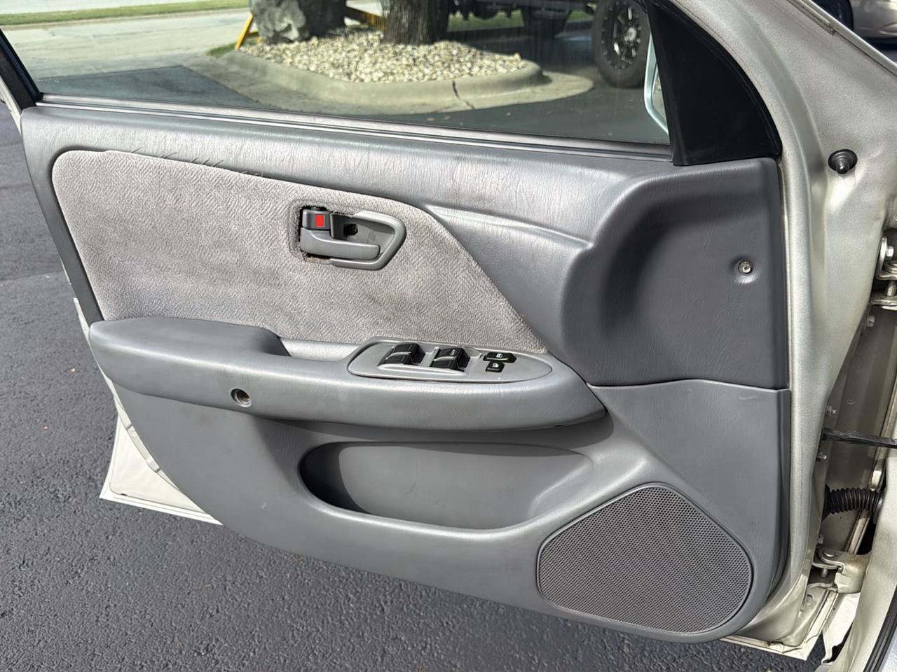 Used 2000 Toyota Camry CE FWD image 12