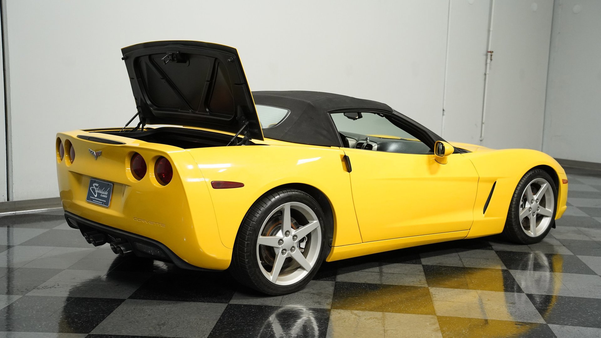 Used 2005 Chevrolet Corvette Convertible w/ Performance Handling Package image 39