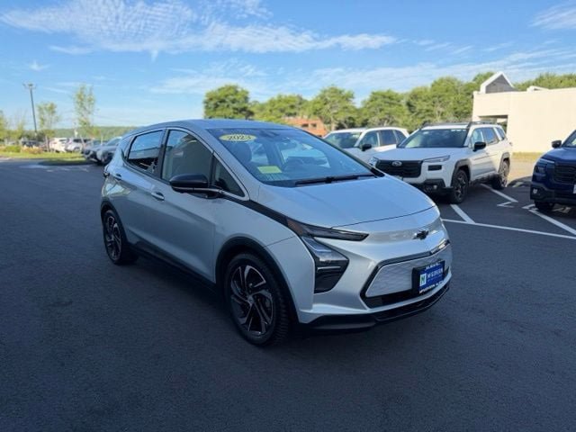 Used 2023 Chevrolet Bolt LT w/ Infotainment Package FWD image 4