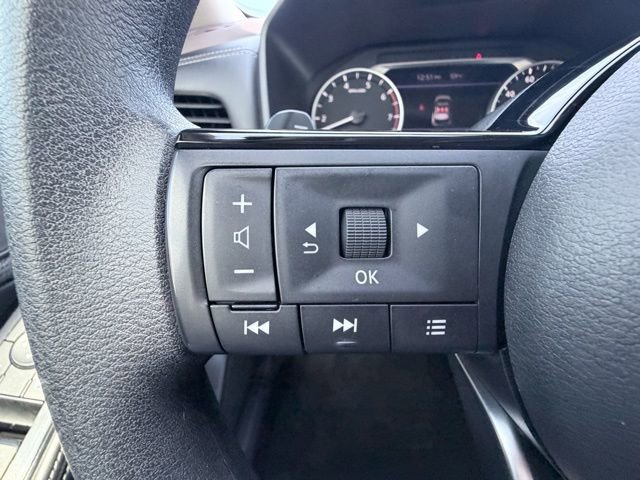 Used 2023 Nissan Rogue SV image 9