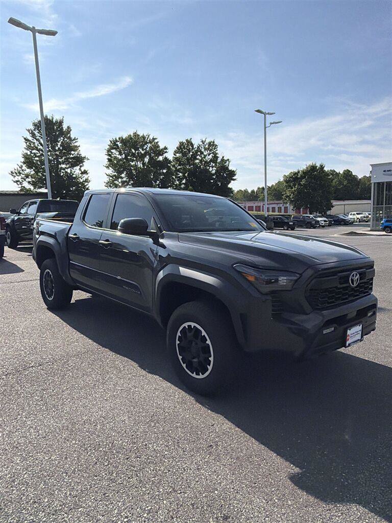 Used 2024 Toyota Tacoma TRD Off-Road w/ TRD Off Road Upgrade Package AWD/4WD image 1