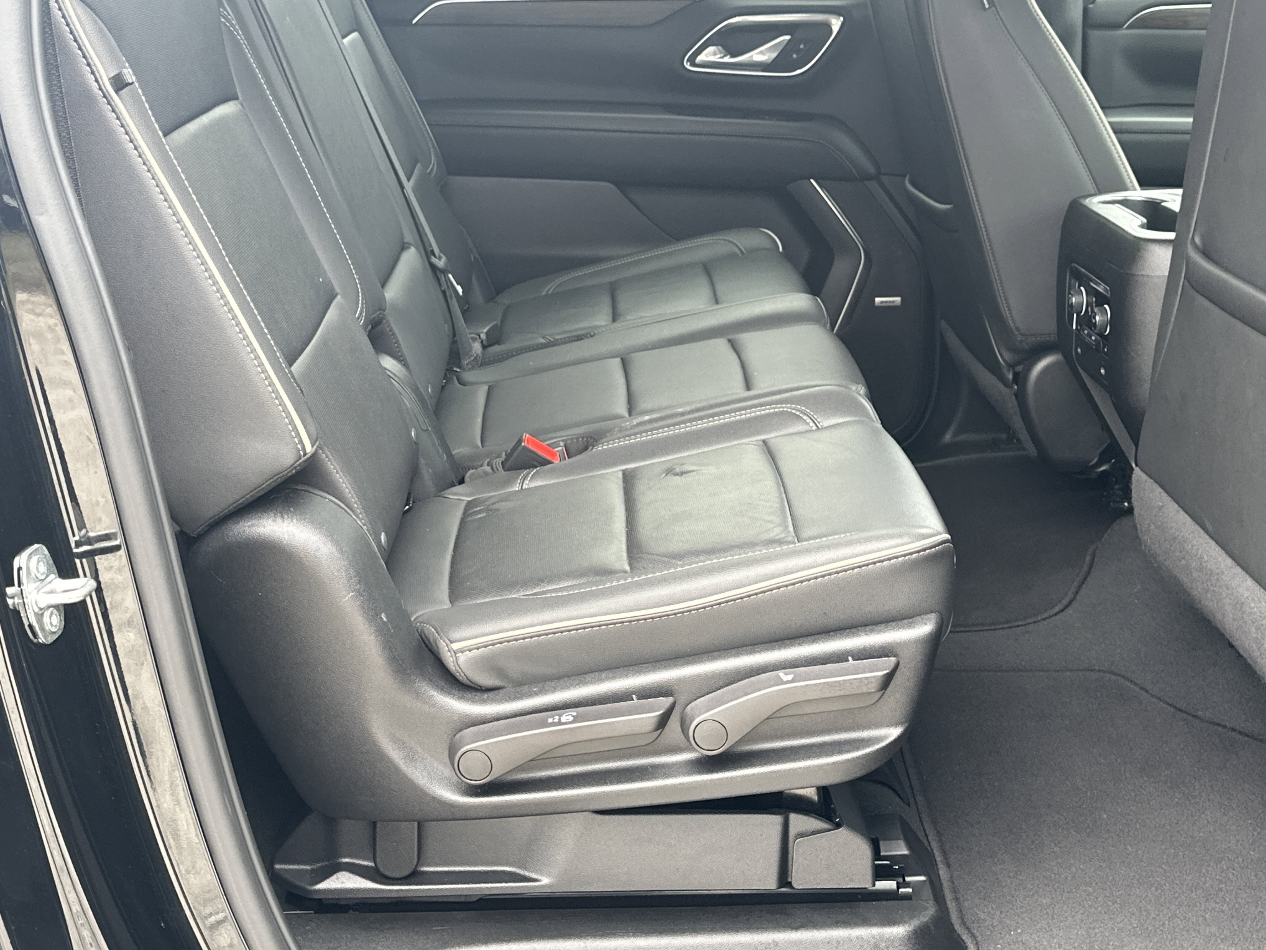 Used 2024 Chevrolet Suburban Premier image 15