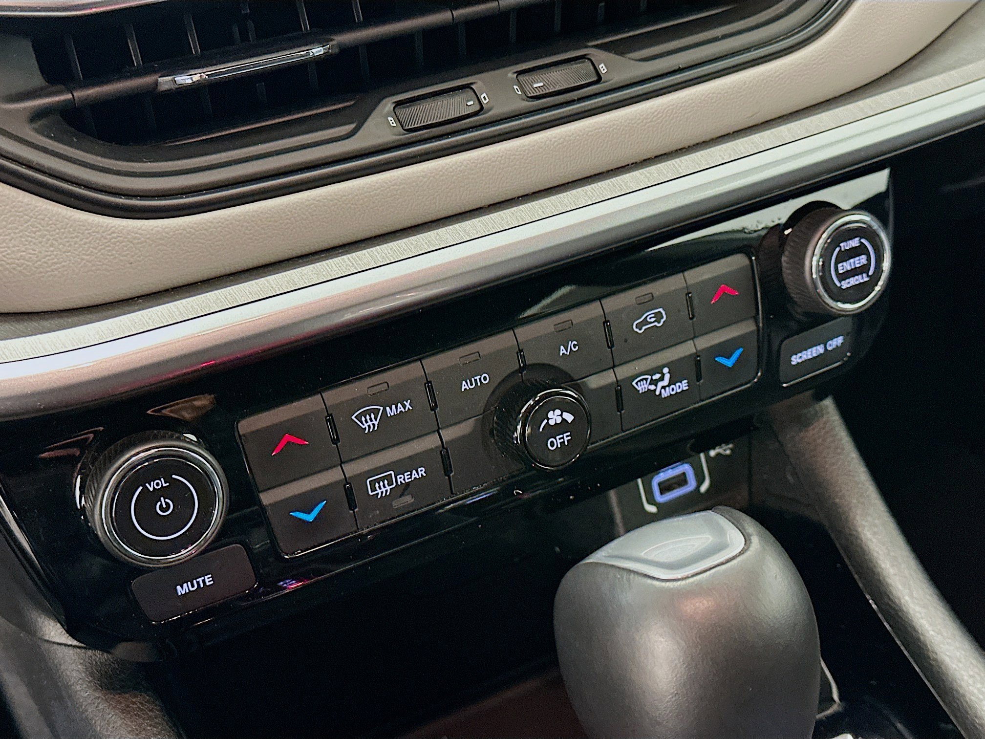 Used 2025 Jeep Compass Limited image 23