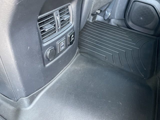 Used 2019 Nissan Titan SL w/ Midnight Edition AWD/4WD image 18